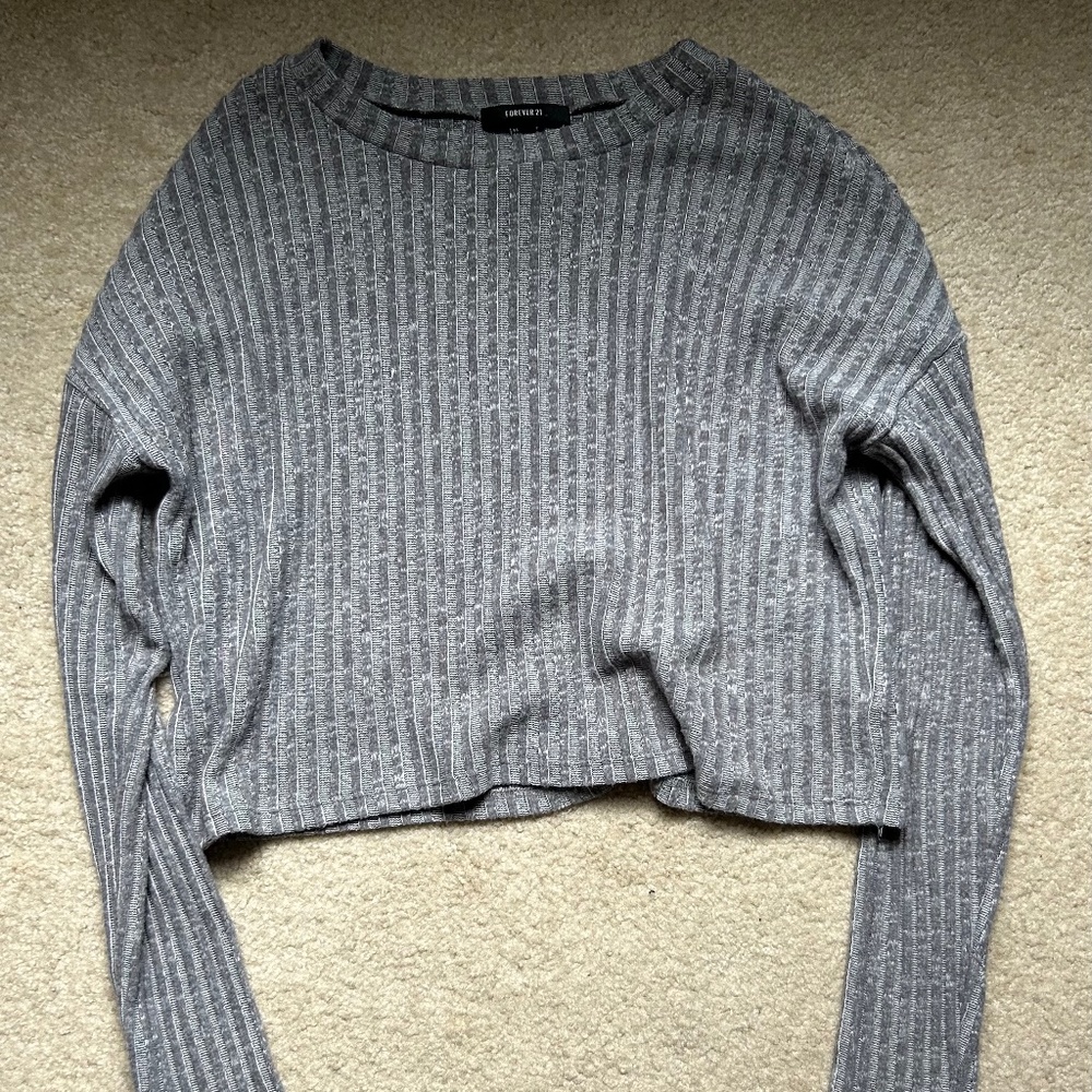 Forever 21 Women’s Size S Gray Cropped Sweater